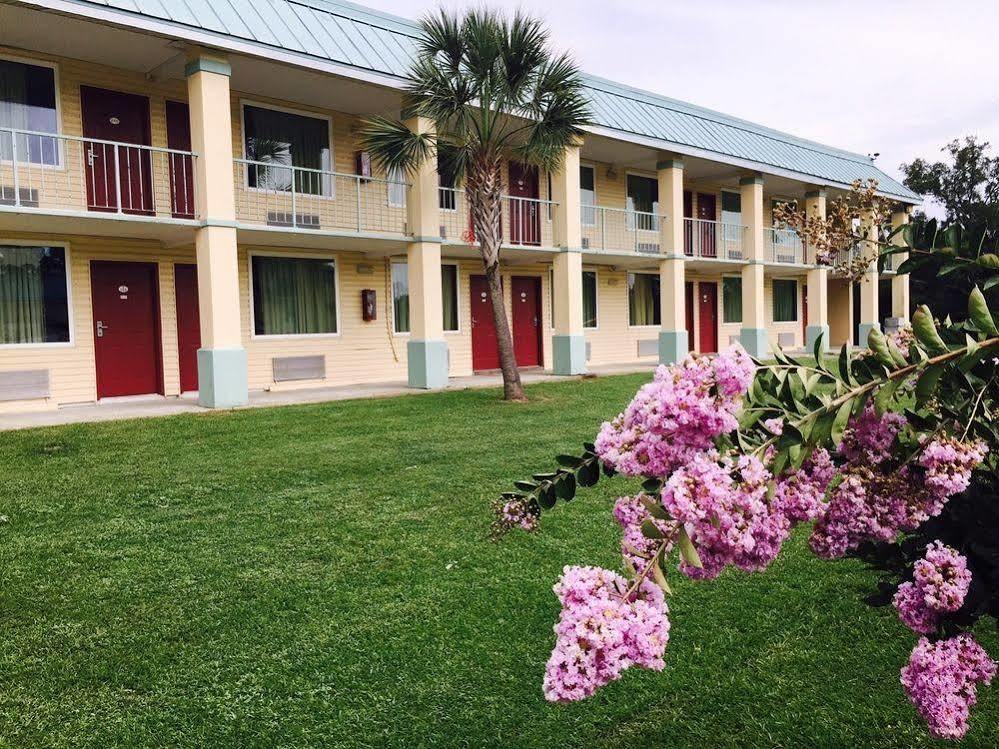 Garden & 2* Ferry Pass